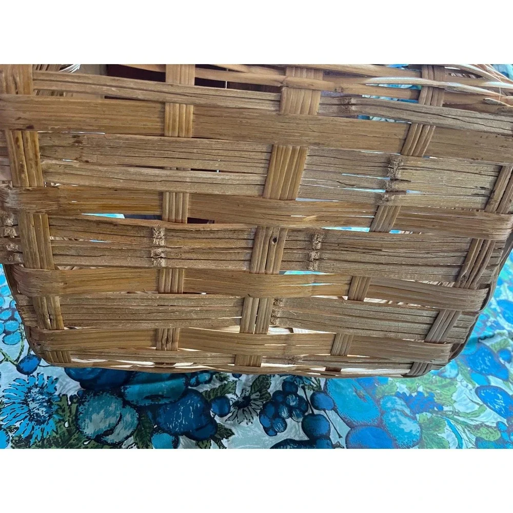 Vintage Wicker Picnic Basket Inlaid Wood Slat Split‎ Lid Oval Woven Reed Handle